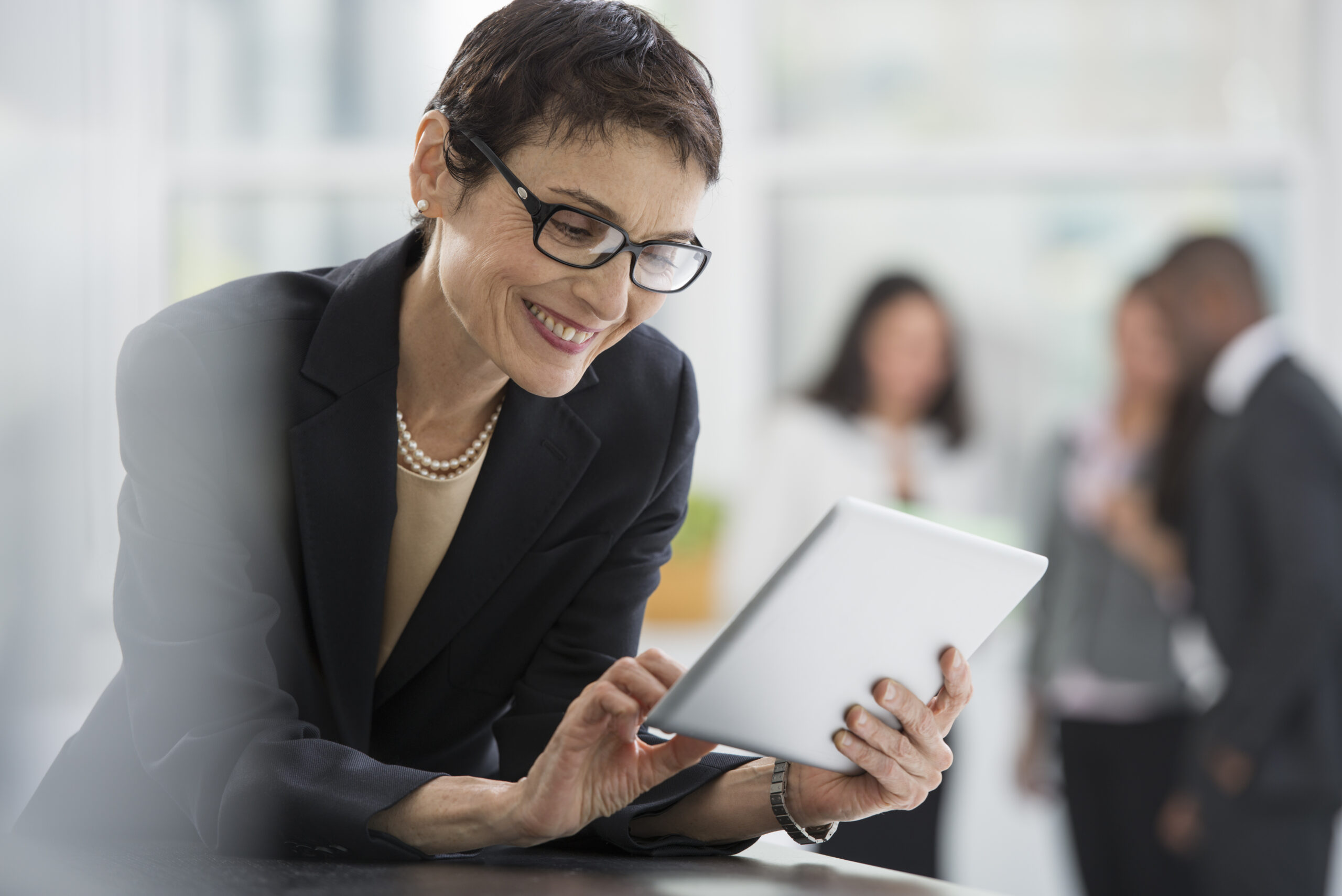 woman-with-electronic-tablet